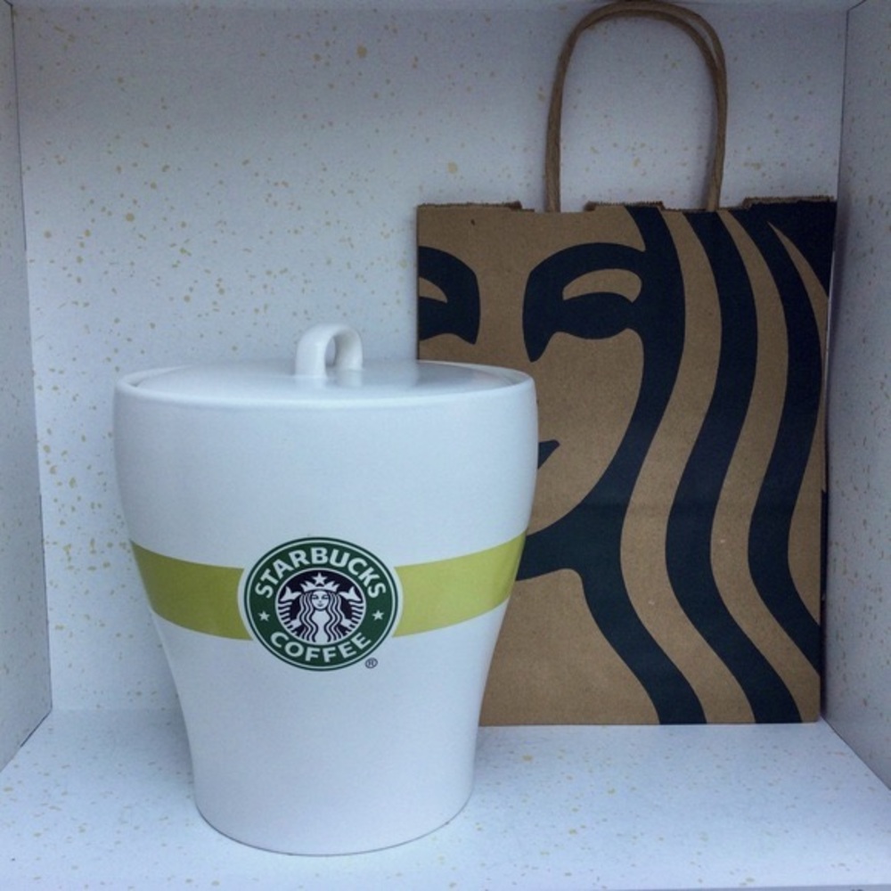 Starbucks Whole Bean Coffee Canister - Green & Cream -
Vintage Curvy Lines